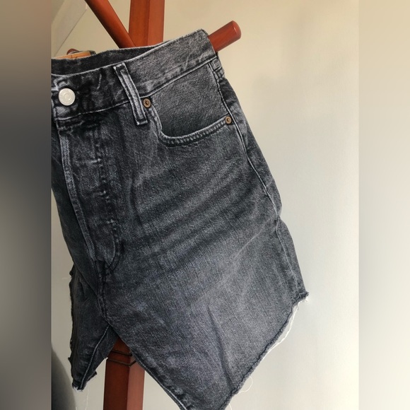 Men’s Levi jean shorts - Picture 3 of 6